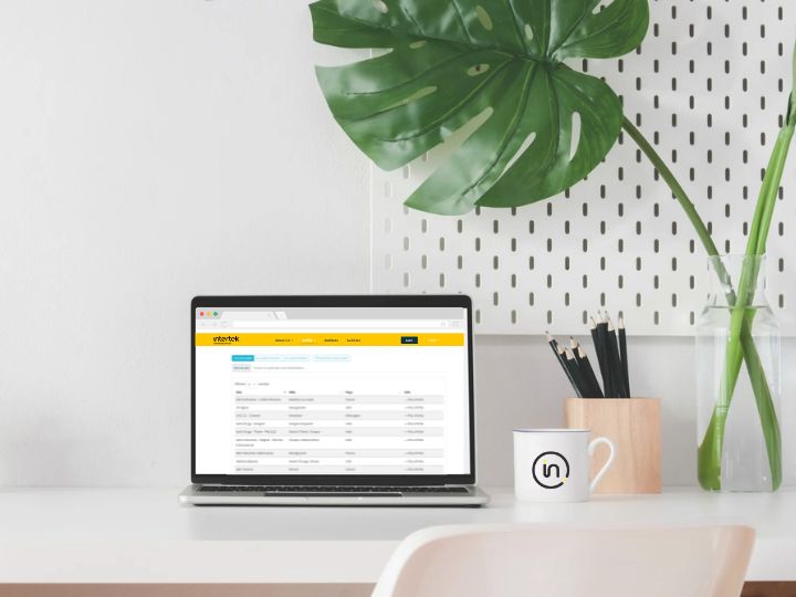 Computer with an open browser on the site Audit Live List